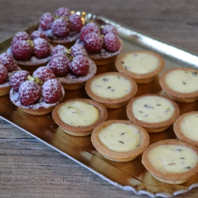 Mini pâtisseries pour un repas traiteur événementiel Cake & Style à Sucy en Brie près de Créteil (94)