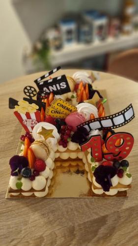 Letter Cake A, thème cinéma